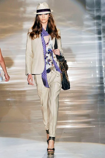 Look 12